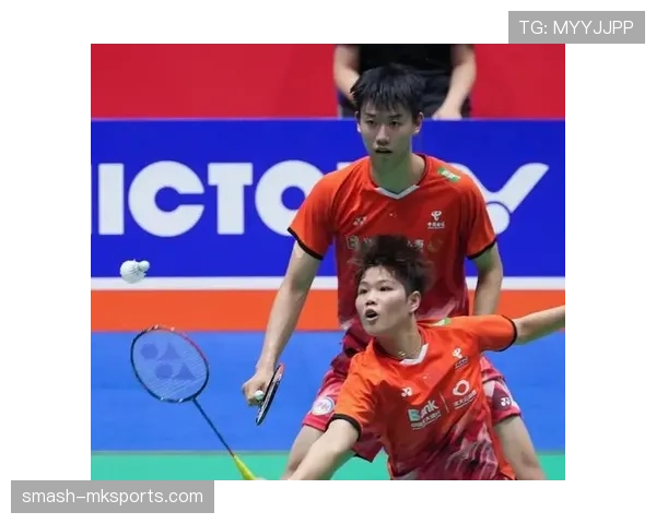 黄东萍刚还在场上爆汗，五分钟后手提名牌包像逛商场的邻居